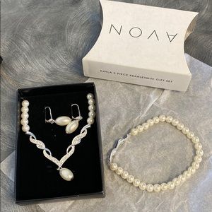 Avon Kayla 3 Piece Pearlesque Set NEW